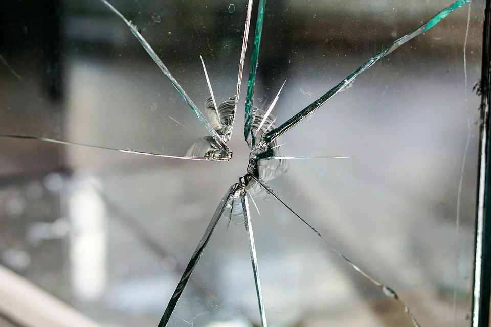 Qu’est-ce que la théorie de la vitre brisée ?