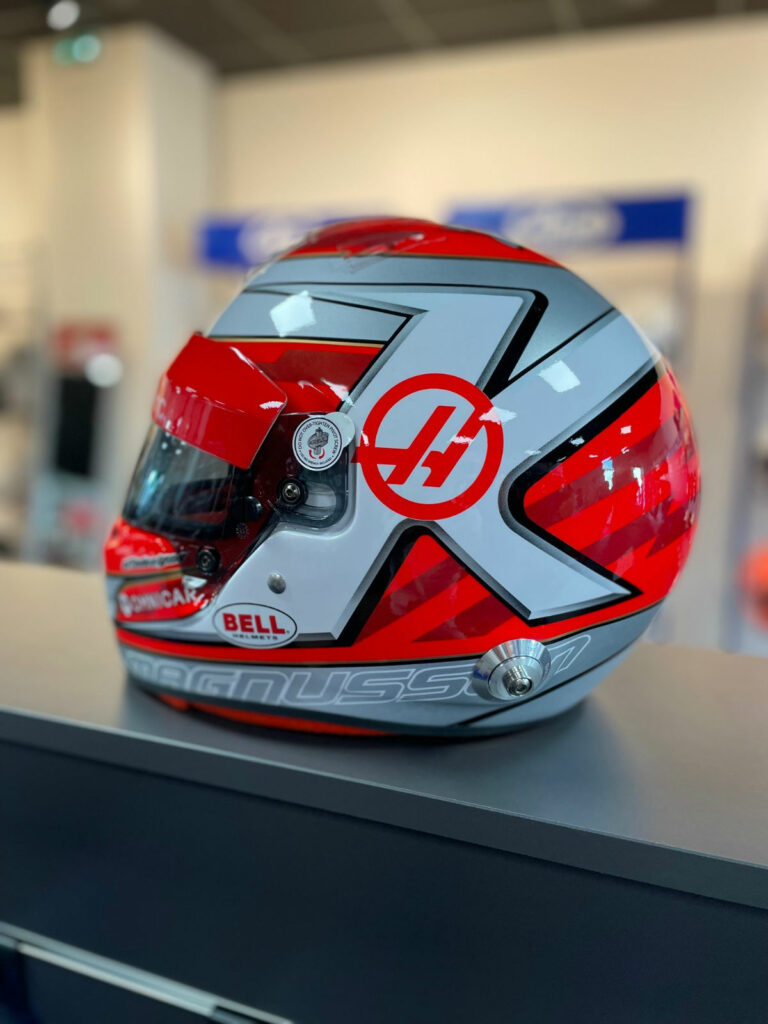 Un casque pour une course sur circuit